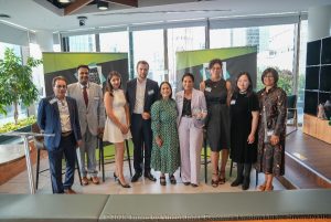 Dr-Kame-Hothi-is-presented-with-the-Diversity-Champion-Award-Image-by-Vineet-Johri-VKW03940